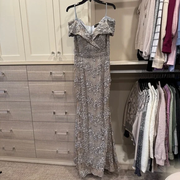 Xscape Silver Sequin Sleeveless Gown NWT - Picture 3 of 5